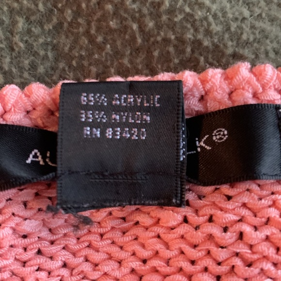 August Silk pink short sleeve sweater with sleeves de slits. Size medium - Picture 4 of 9